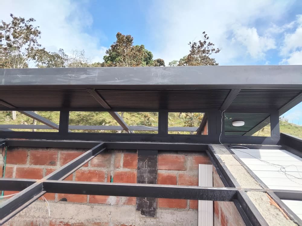 Cubierta terminada vista desde el interior de la estructura